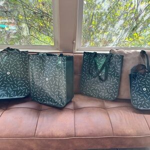 🆕 Lululemon Large green Shopping Gift Bag